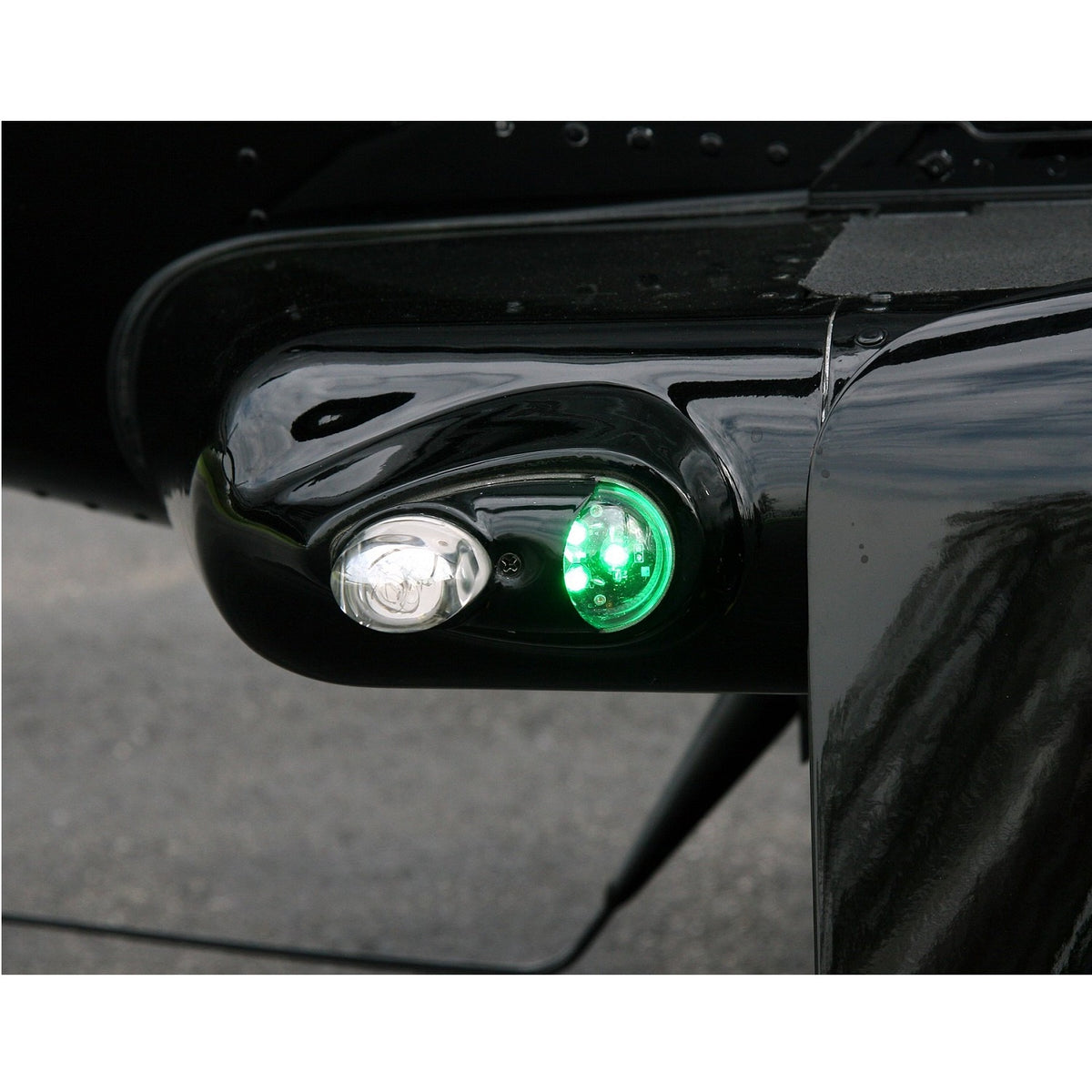 Whelen - Light: Position/Strobe,Grn LED, 14v,Rfi Shielded