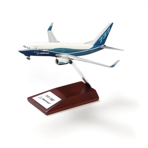 Boeing 737-700 1:200 snap model airplane on display stand aviation collectible