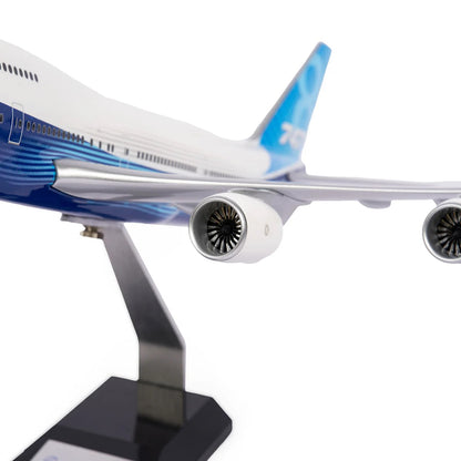 Boeing 747-8i scale model engine and wing detail in 1:144 scale