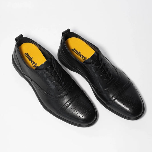 Amberjack Cap-Toe Obsidian black pilot oxford dress shoe, left side view, cap-toe lace-up | Angle