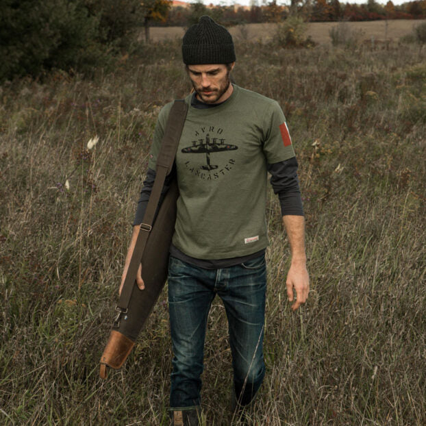 Red Canoe - Avro Lancaster T-Shirt, hunting