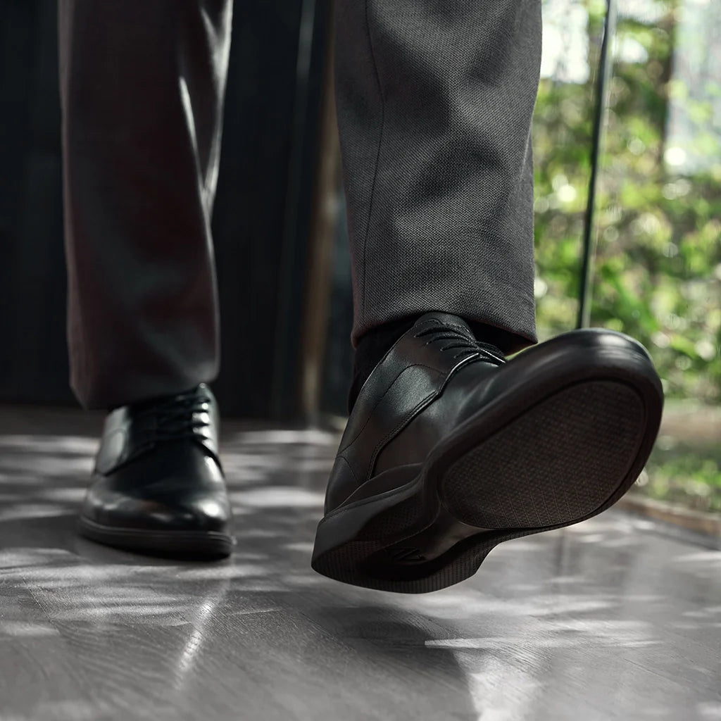 Amberjack Original Obsidian Classic black pilot oxford shoe, left side view, traditional lace-up | Lifestyle walking