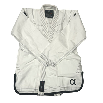 Zed Honra Women’s Alpha Gi – White BJJ Kimono Front View with Arms Crossed