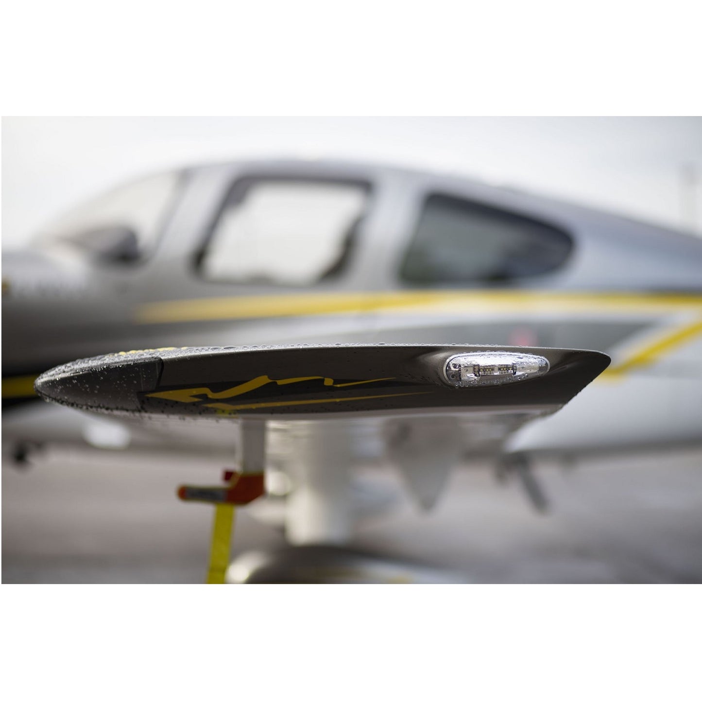 Whelen - Light: Wing Tip,Pta Grn,28v, Orion 600,Or6002g