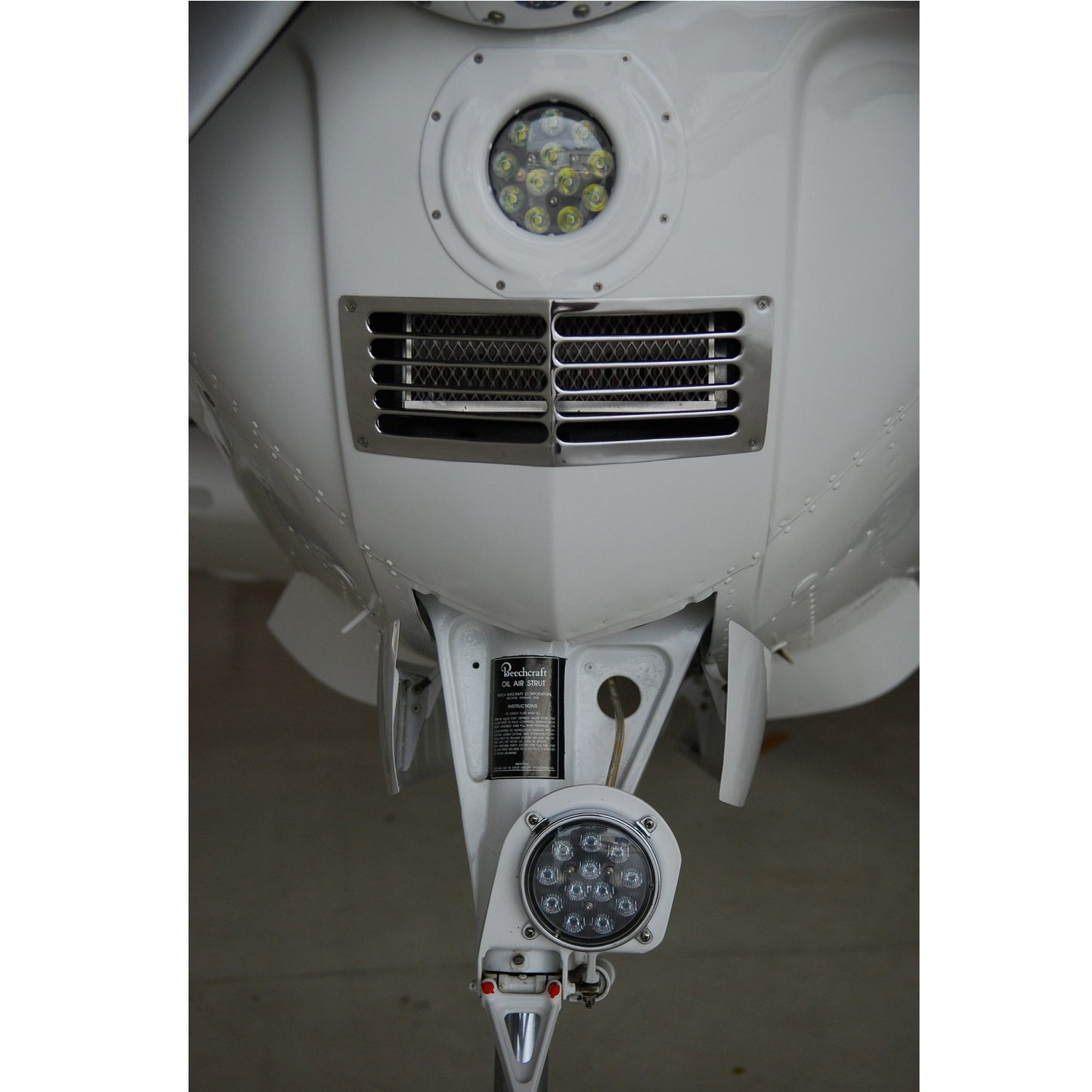 Whelen - Light: Landing,LED,Par36, 28v